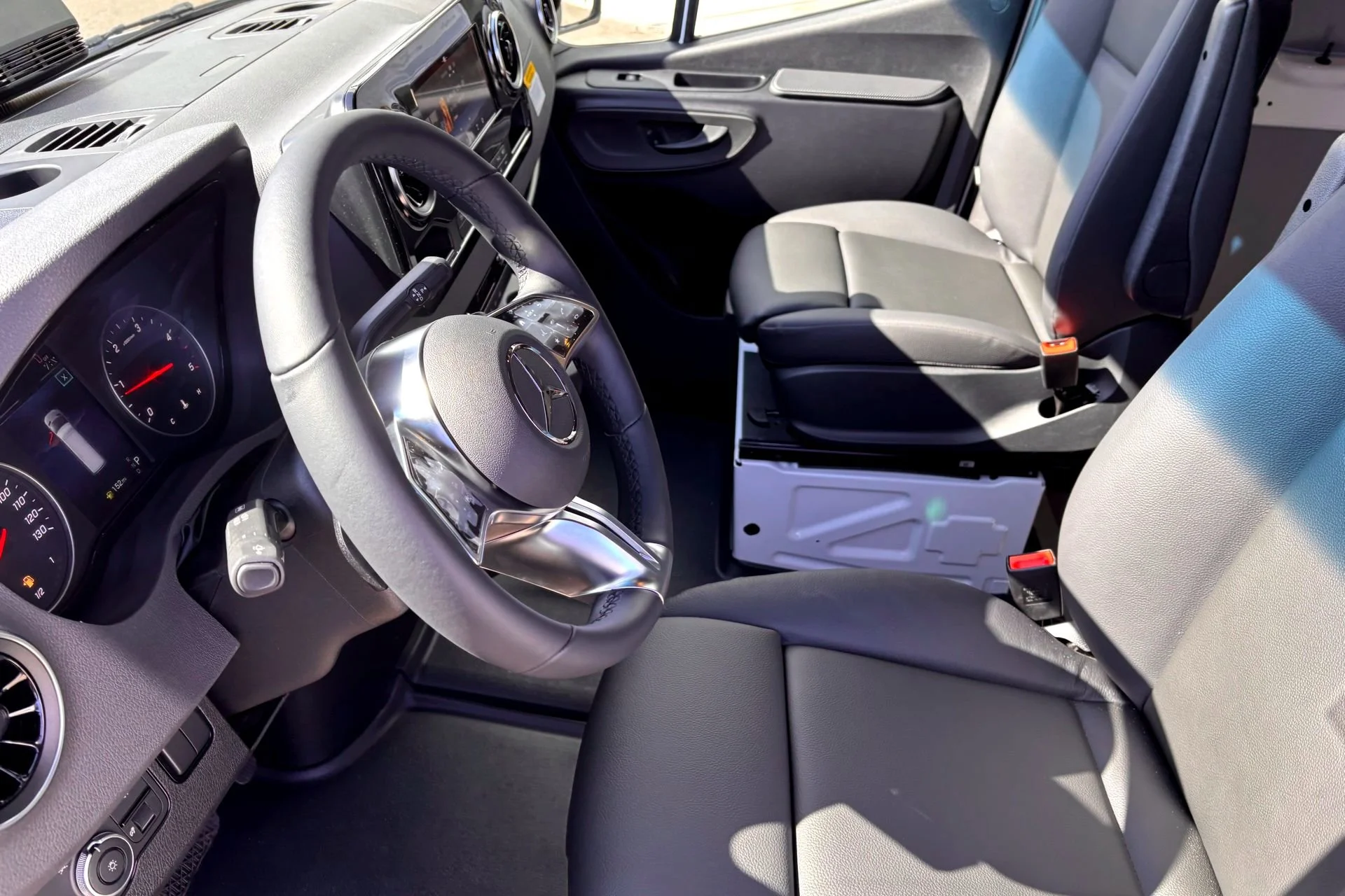New 2026  Mercedes-Benz Cargo 144 WB image 7