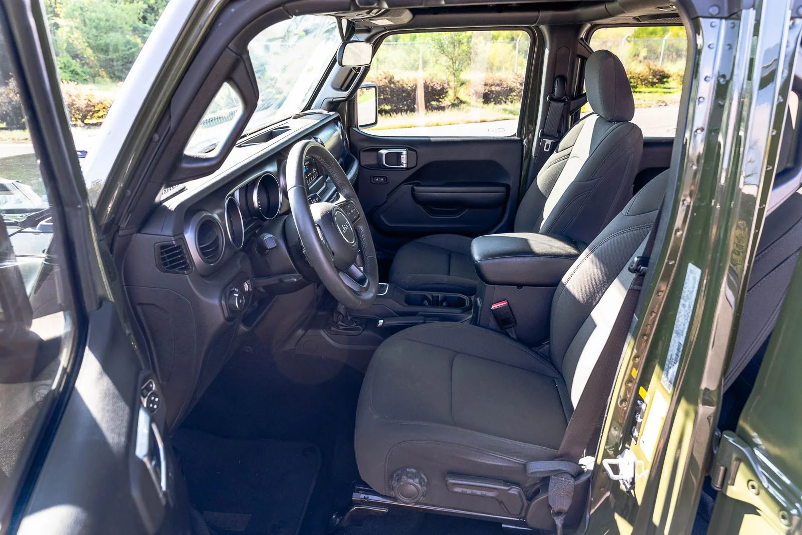 Used 2023 Green Jeep Sport S image 17