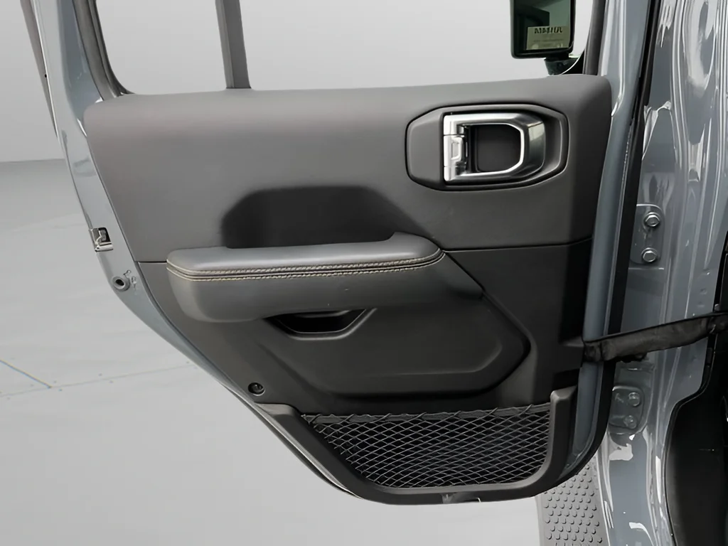 Used 2025 Anvil Clear Coat Jeep Sahara 4xe image 40
