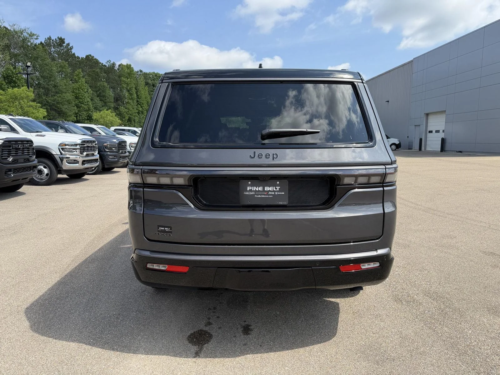 New 2026 Baltic-Gray Metallic Clear-Coat Exterior Paint Jeep Upland image 5