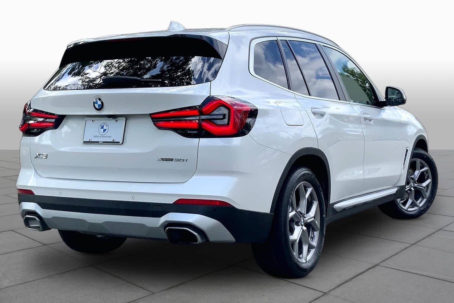 Used 2022 Mineral White Metallic BMW xDrive30i image 12