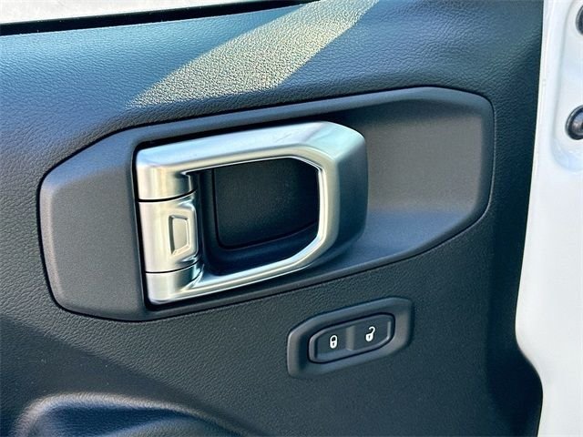 New 2026 Bright White Clear-Coat Exterior Paint Jeep Sport image 12