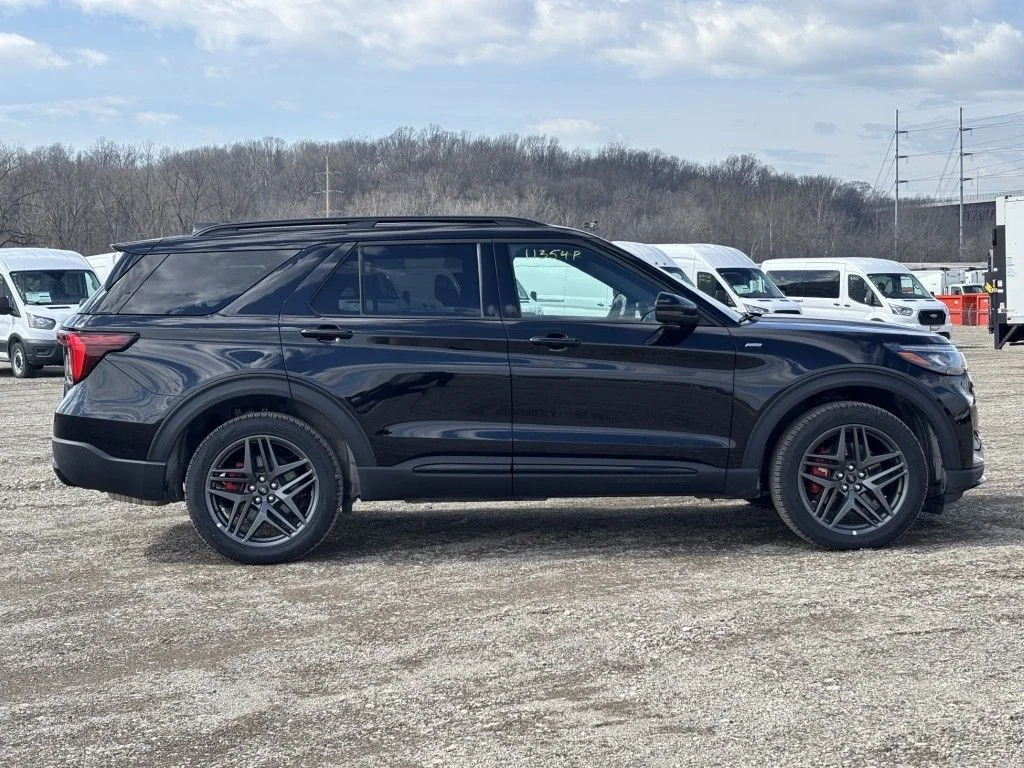 2026 Ford Explorer ST-Line - Photo 10