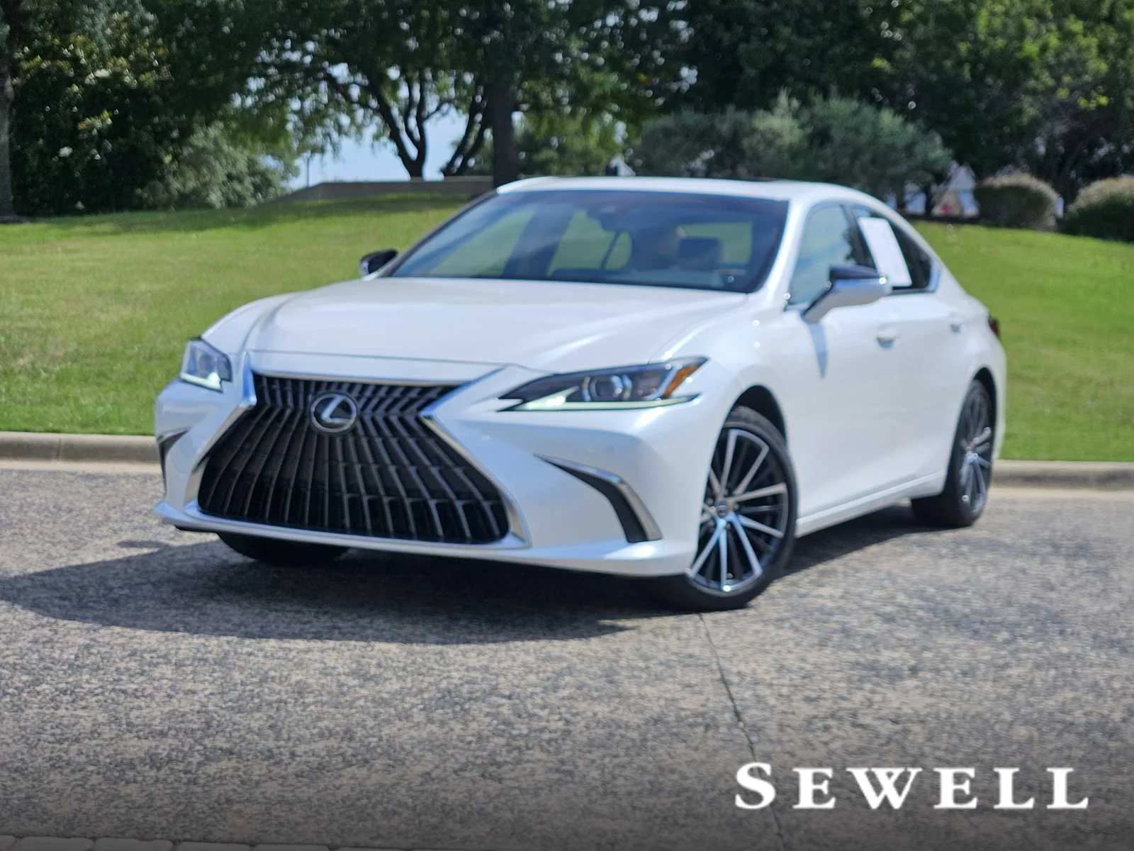 2025 Lexus ES 350 350's photo
