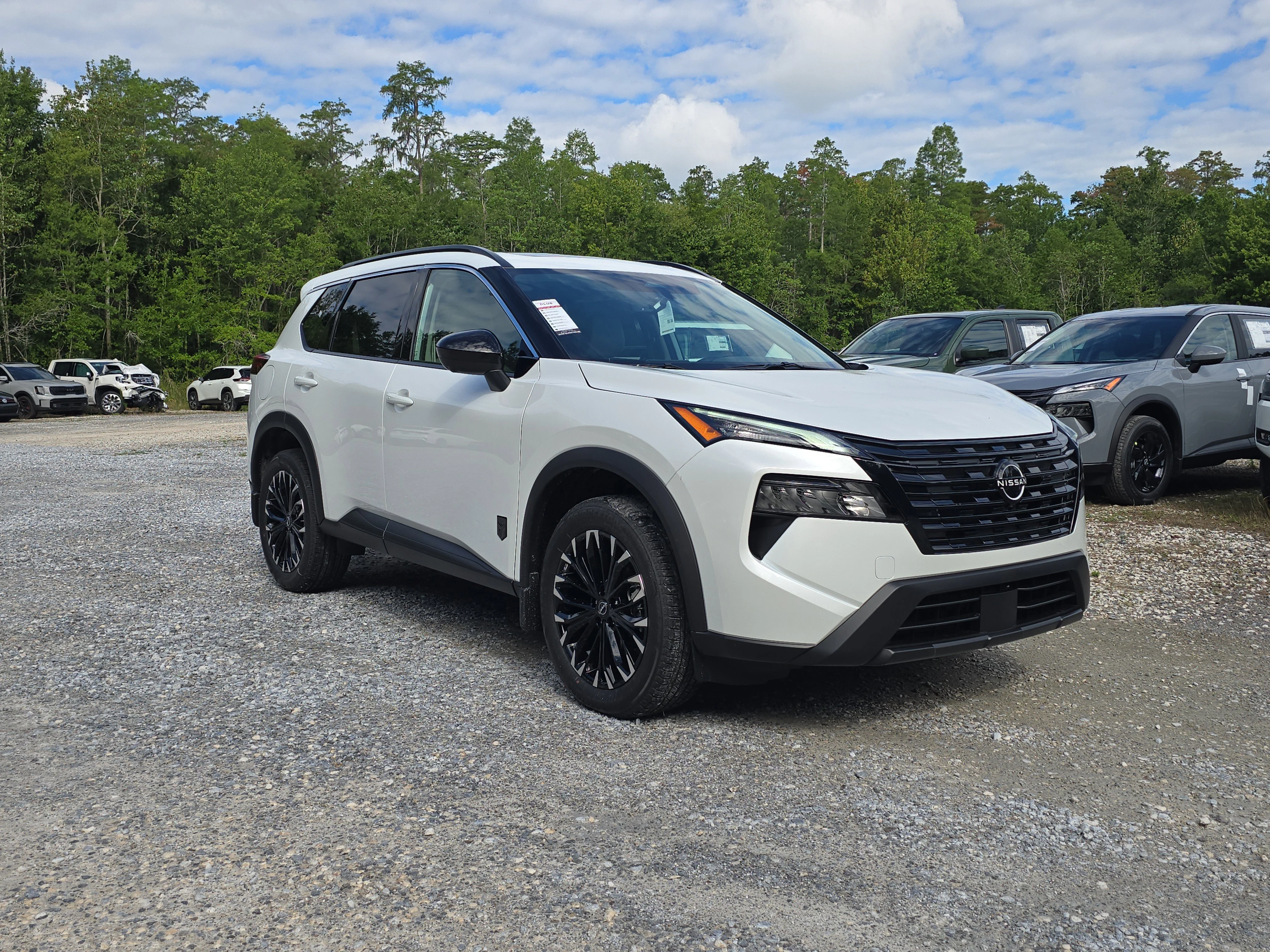 New 2026 Everest White Pearl TriCoat Nissan Dark Armor™ image 2