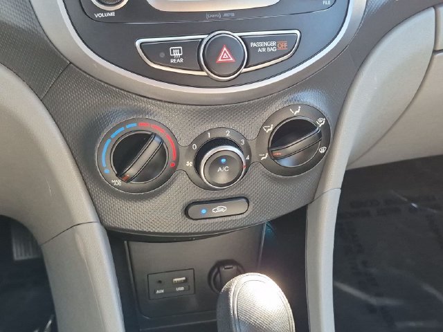 2017 Hyundai Accent SE - Photo 18