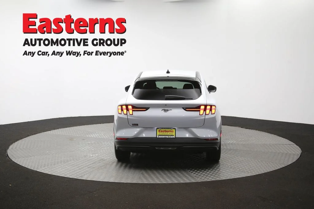 Used 2023 White Ford Select image 36