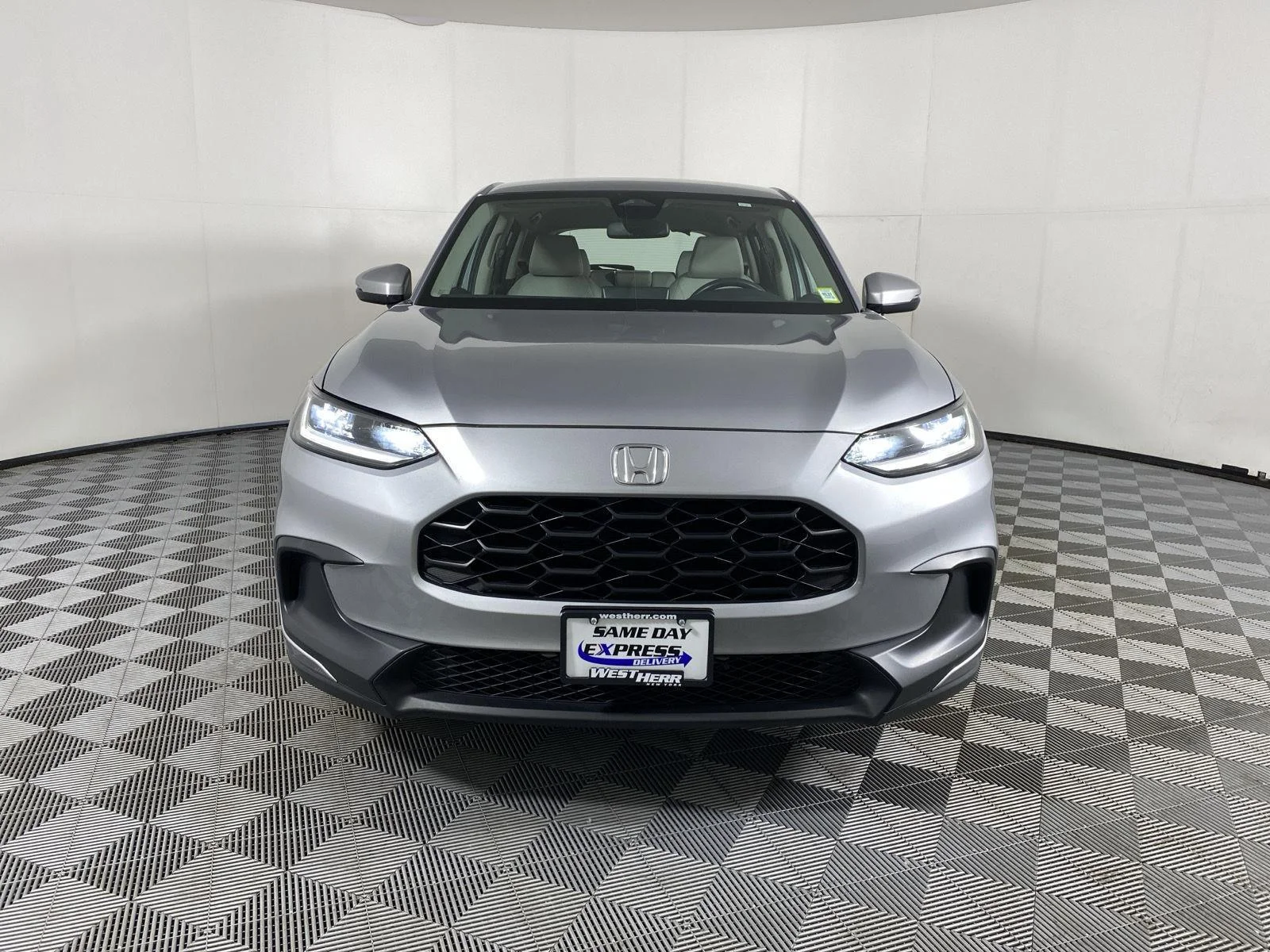 Used 2024 Lunar Silver Metallic Honda LX image 2
