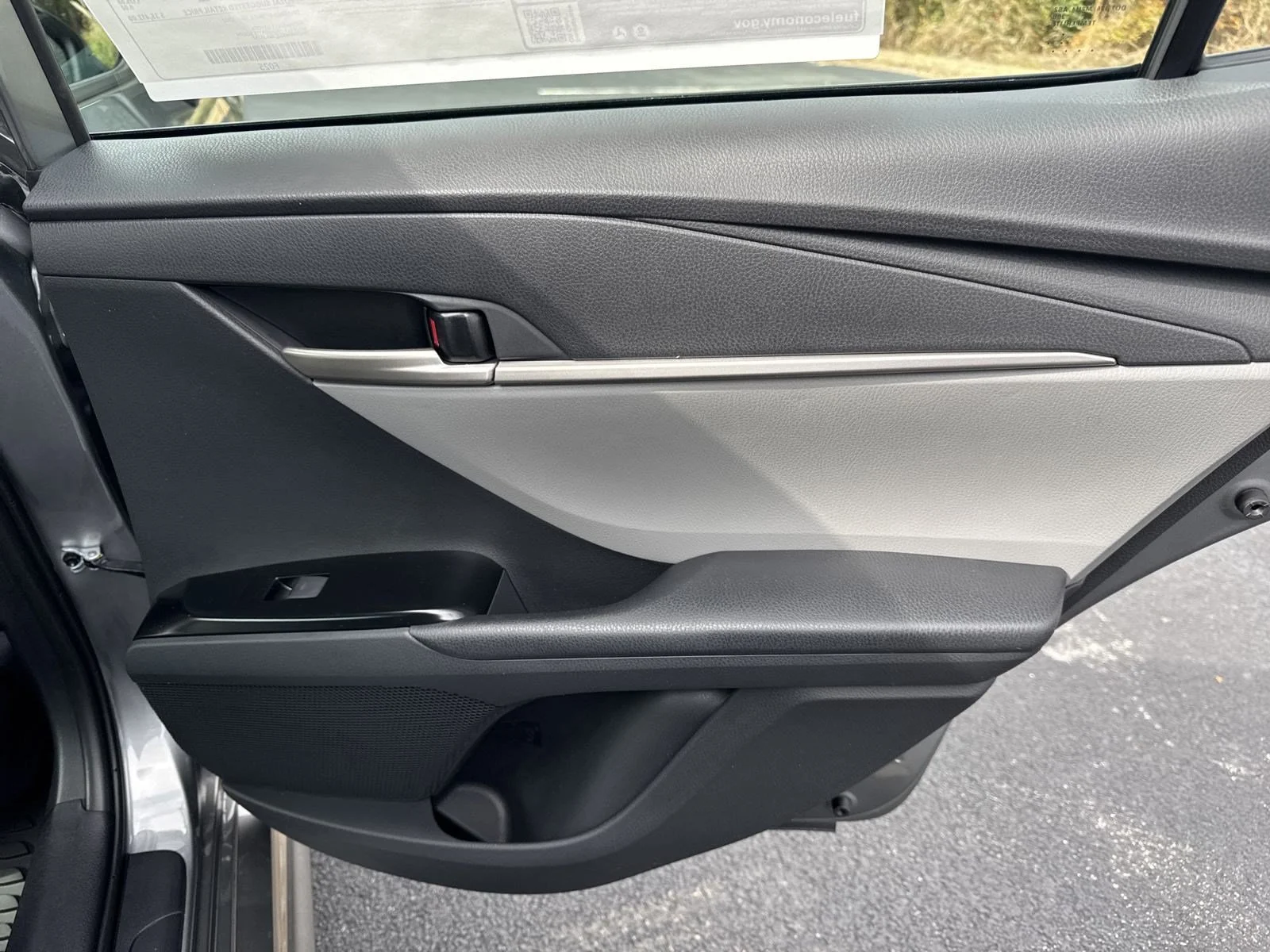 Used 2025  Toyota  image 30