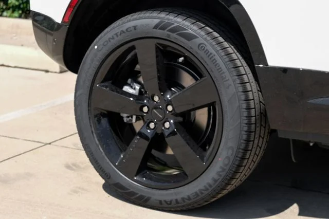 New 2026 White Land Rover X-Dynamic SE image 63