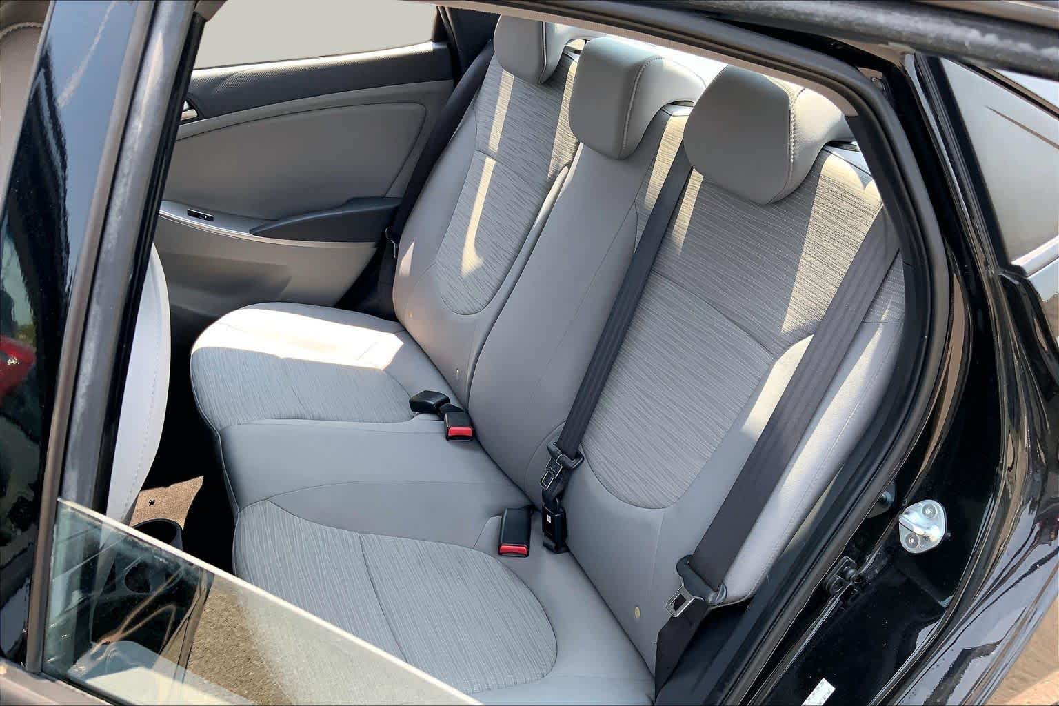 Used 2016 Ultra Black Pearl Hyundai SE image 19