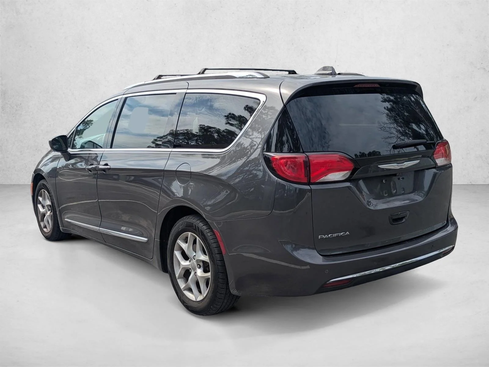 Used 2017 Granite Crystal Metallic Clearcoat Chrysler Touring-L Plus image 7