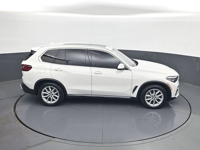 Used 2021 White BMW xDrive40i image 16