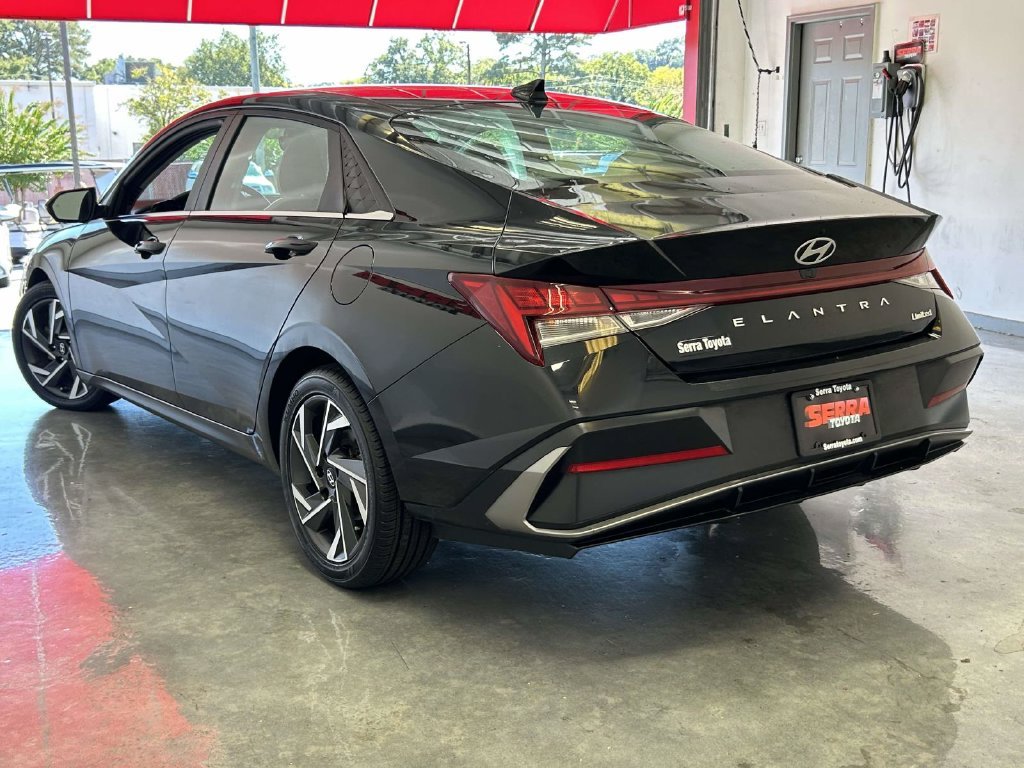 Used 2025 Black Hyundai Limited image 5