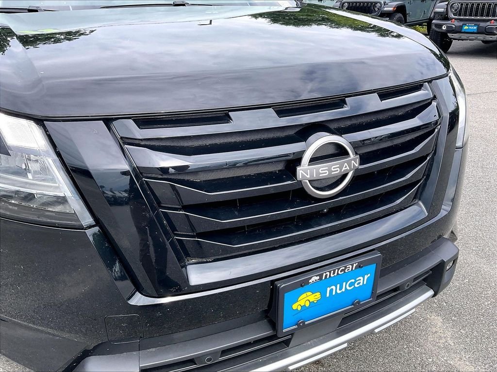 Used 2022 Super Black Nissan SL image 31