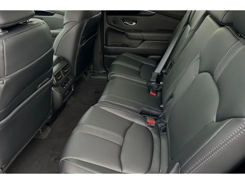 2025 Honda Pilot EX-L - Photo 13