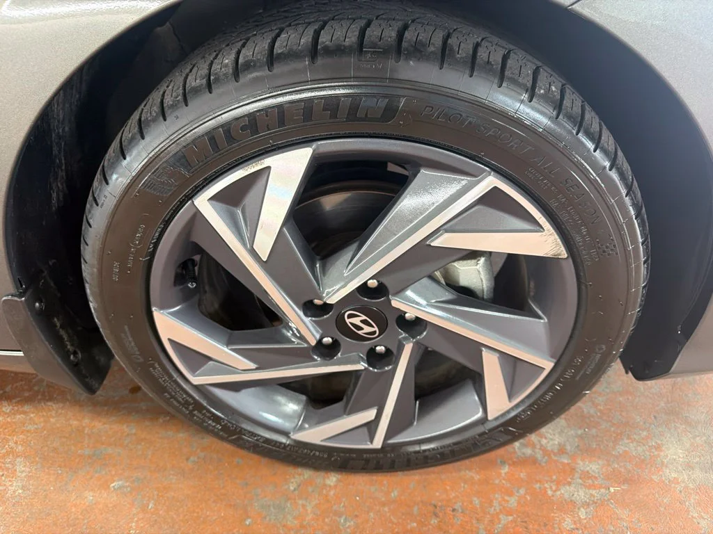 Used 2025 Amazon Gray Hyundai SEL Sport image 10