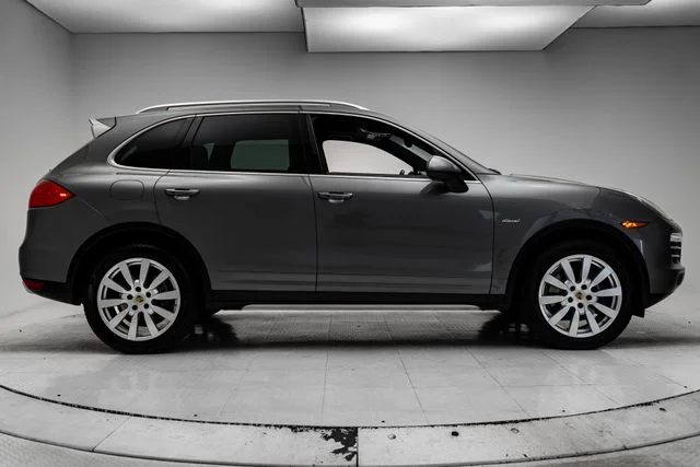 Used 2014  Porsche Diesel Platinum Edition image 56