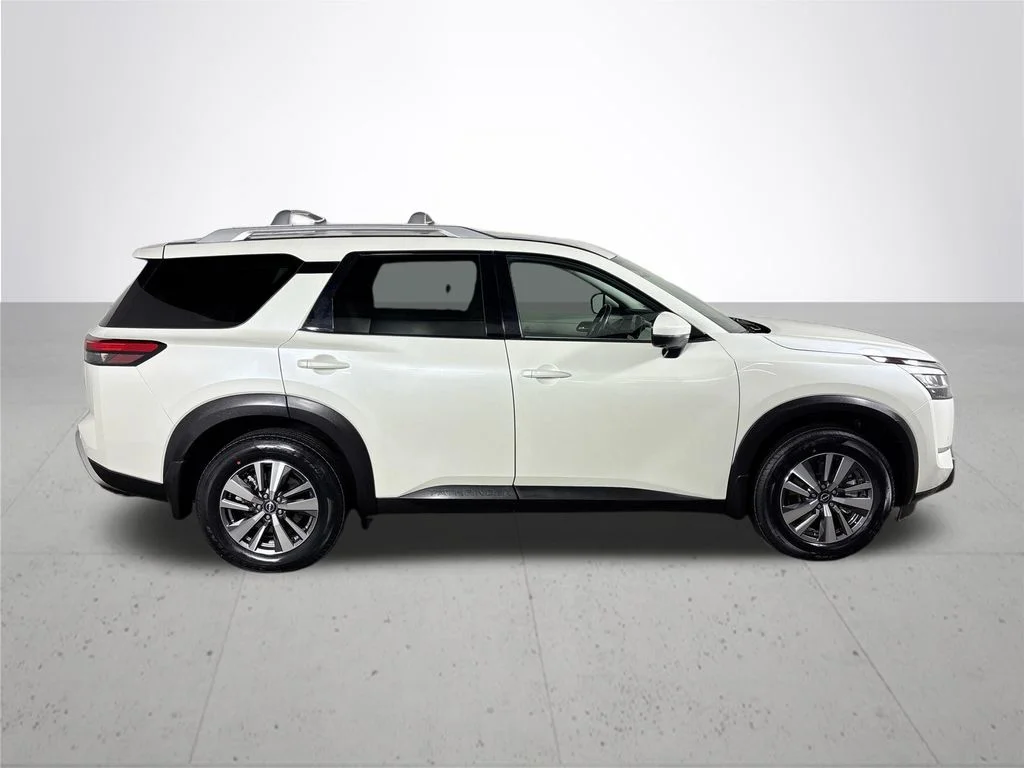 Used 2023 White Nissan SL image 5