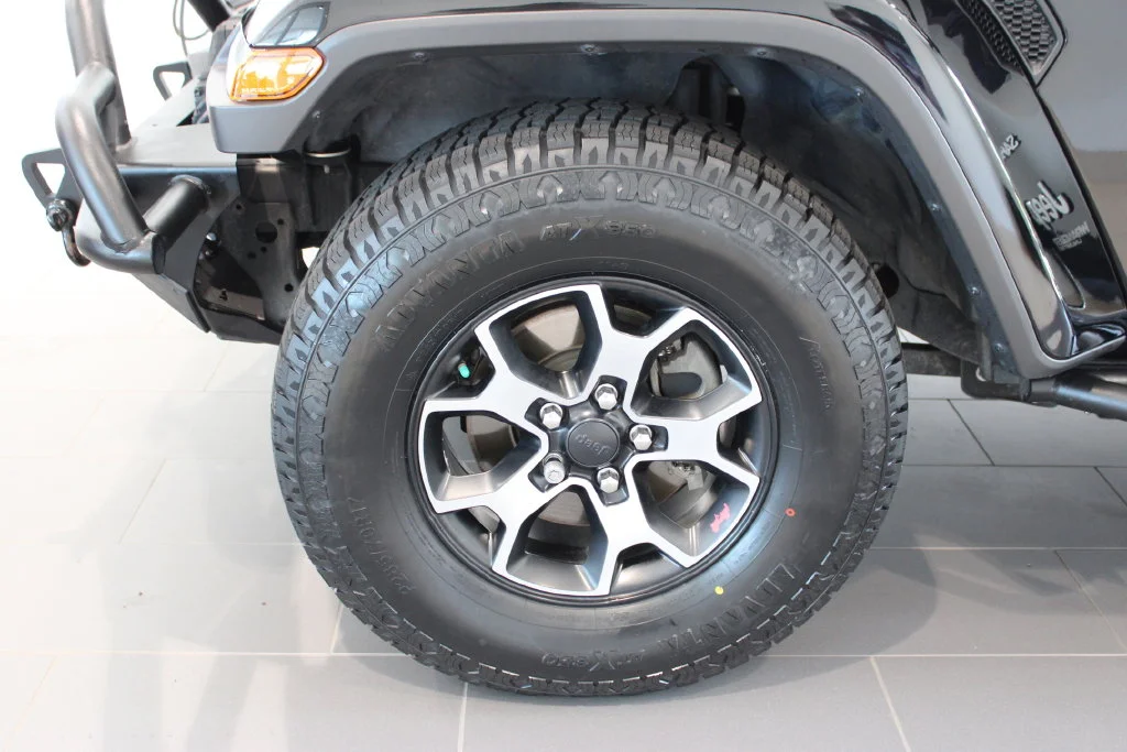 Used 2018 Black Clearcoat Jeep Unlimited Sahara image 29