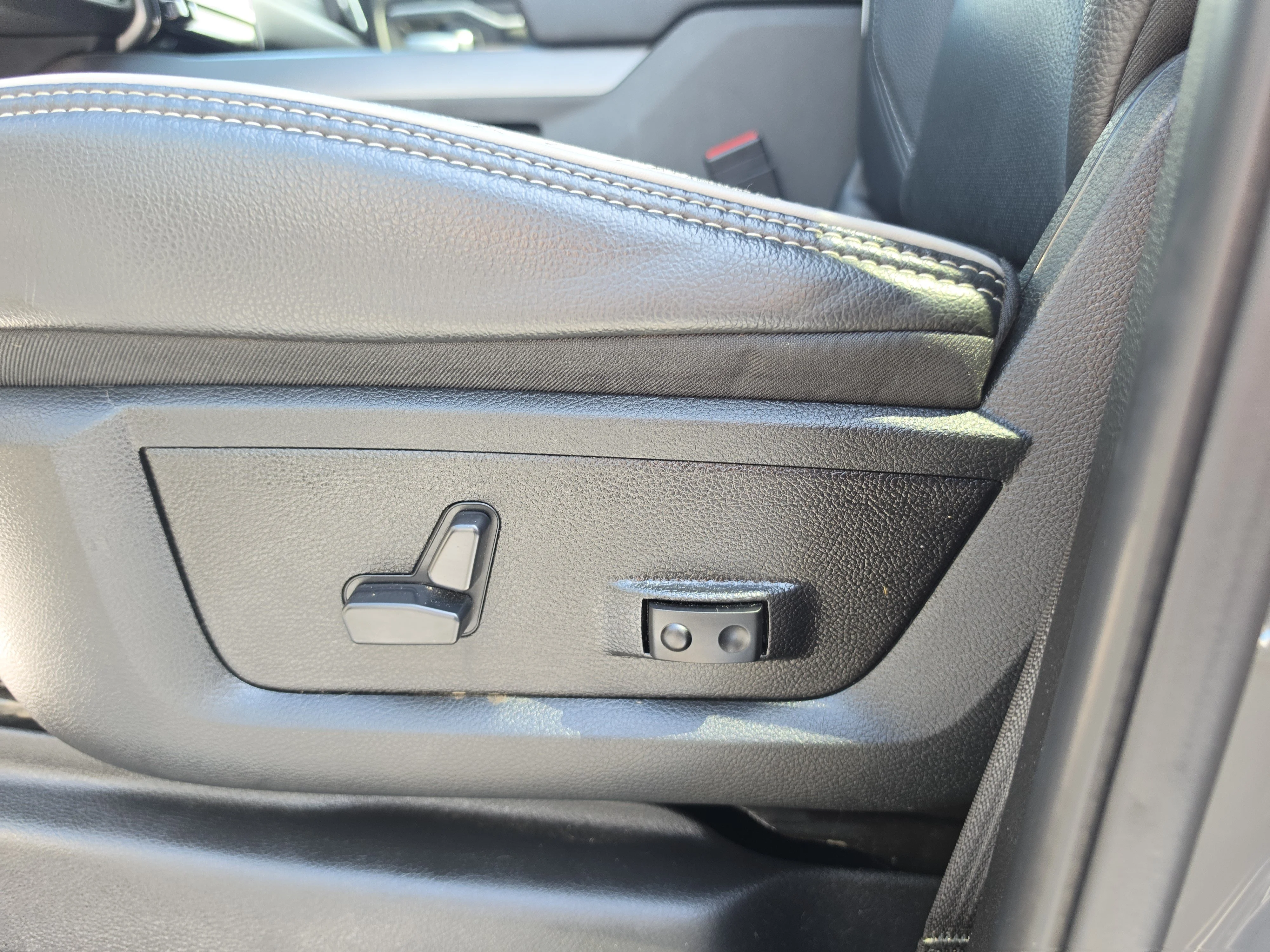 Used 2026 Ceramic Gray Clearcoat Ram Laramie image 14