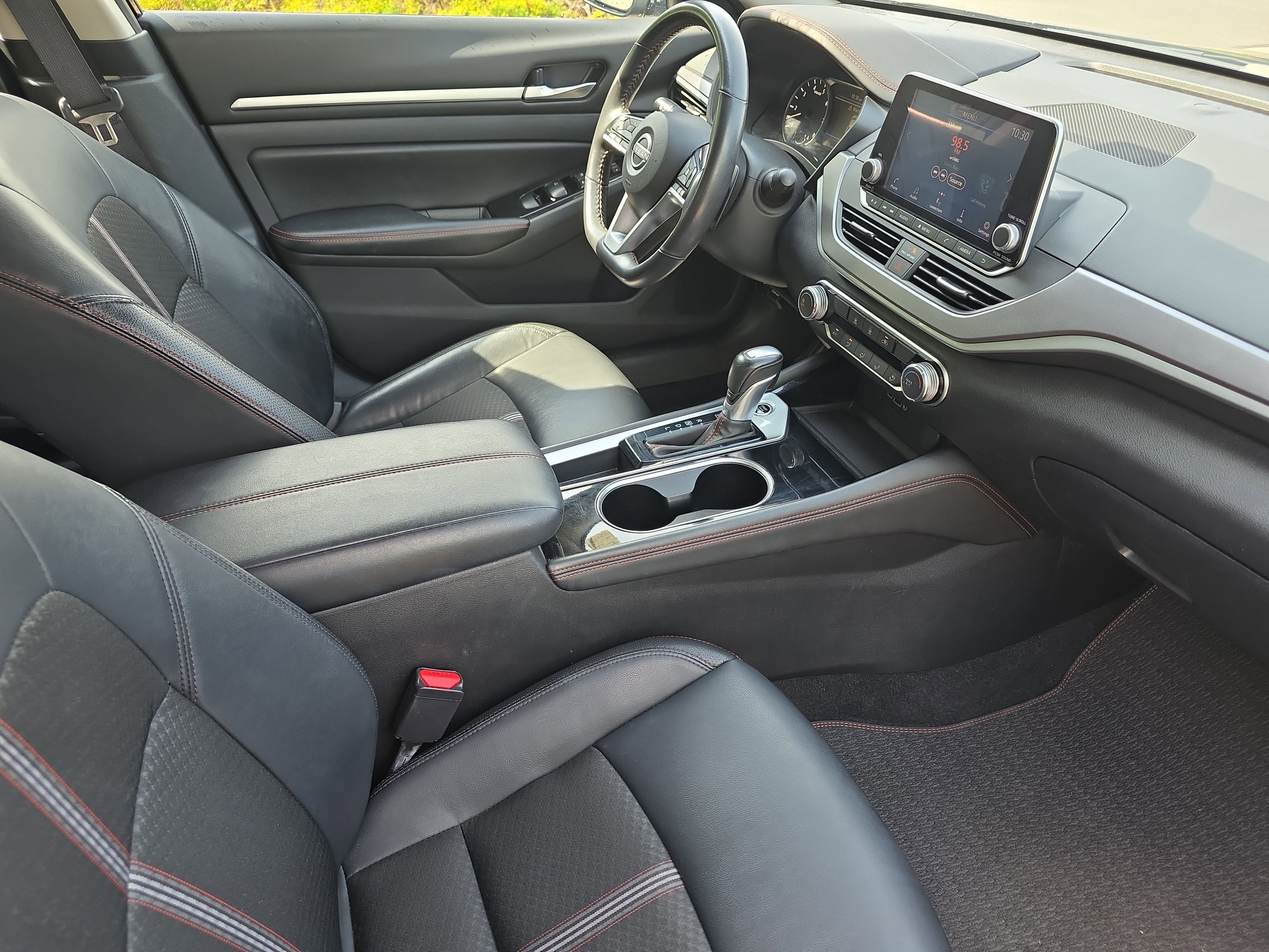 Used 2025 Super Black Nissan SR image 12