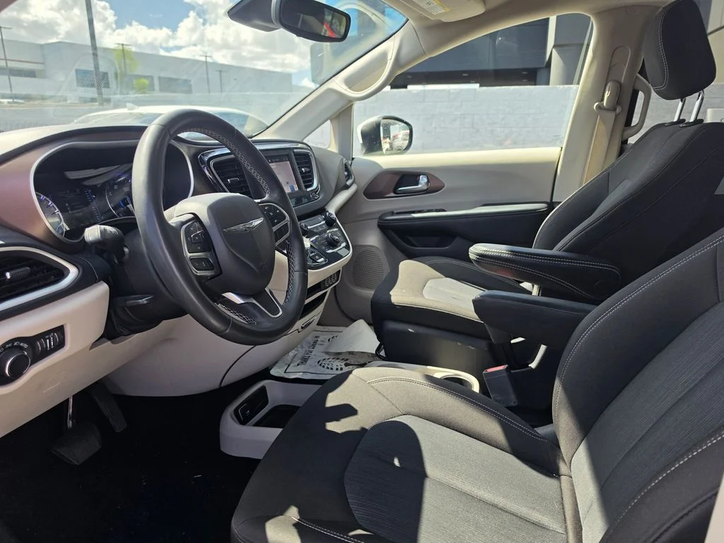 Used 2023 White Chrysler LX image 12