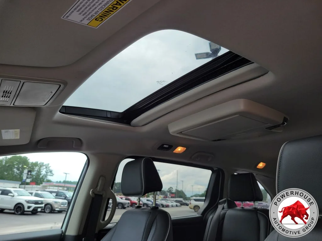 Used 2025 White Honda Touring image 25