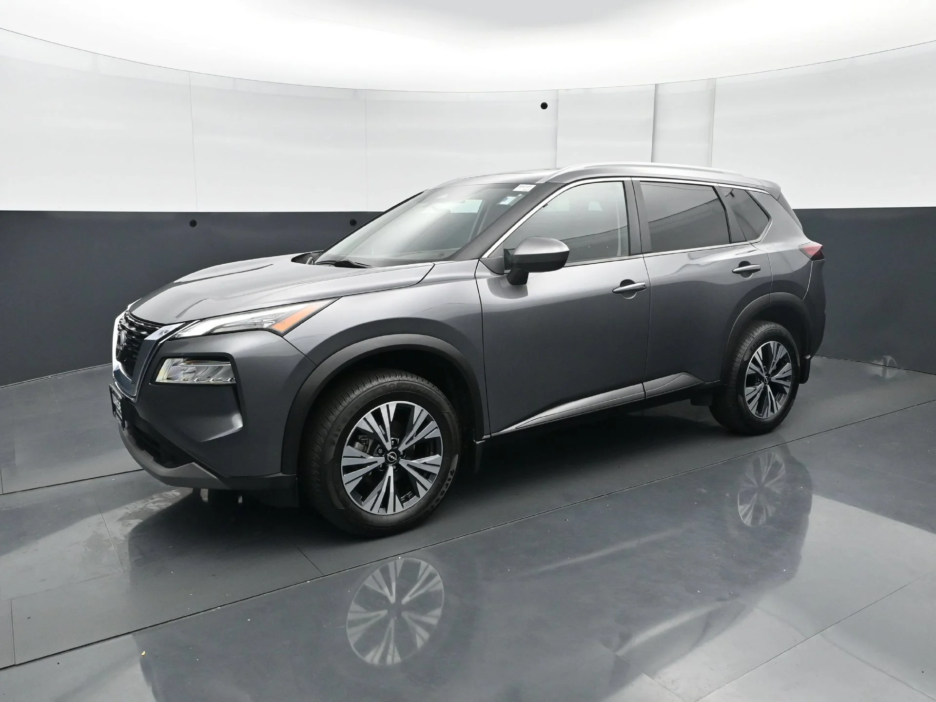 Used 2023 Gun Metallic Nissan SV image 2