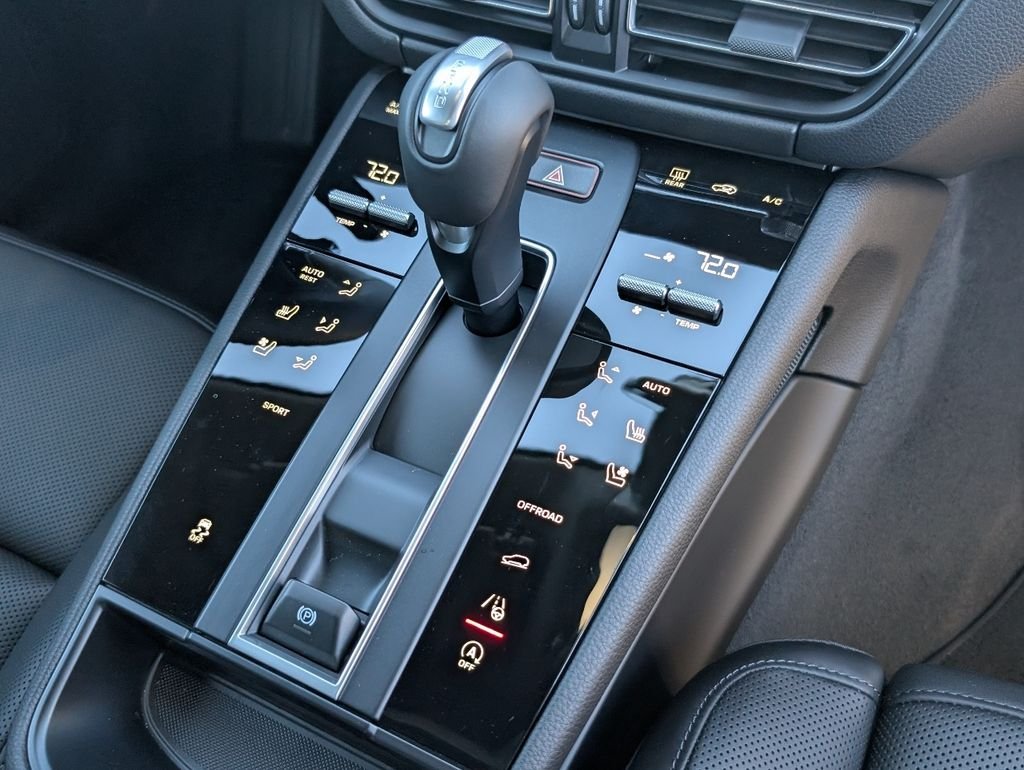 2026 Porsche Macan T - Photo 15