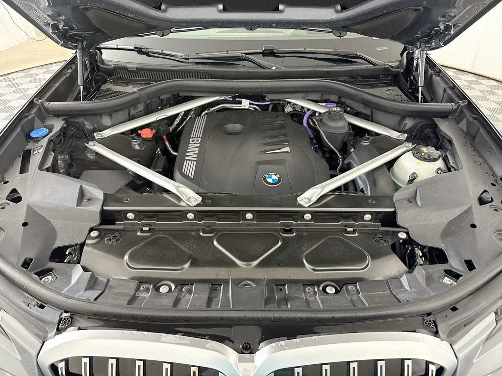 Used 2024 Gray BMW xDrive40i image 32