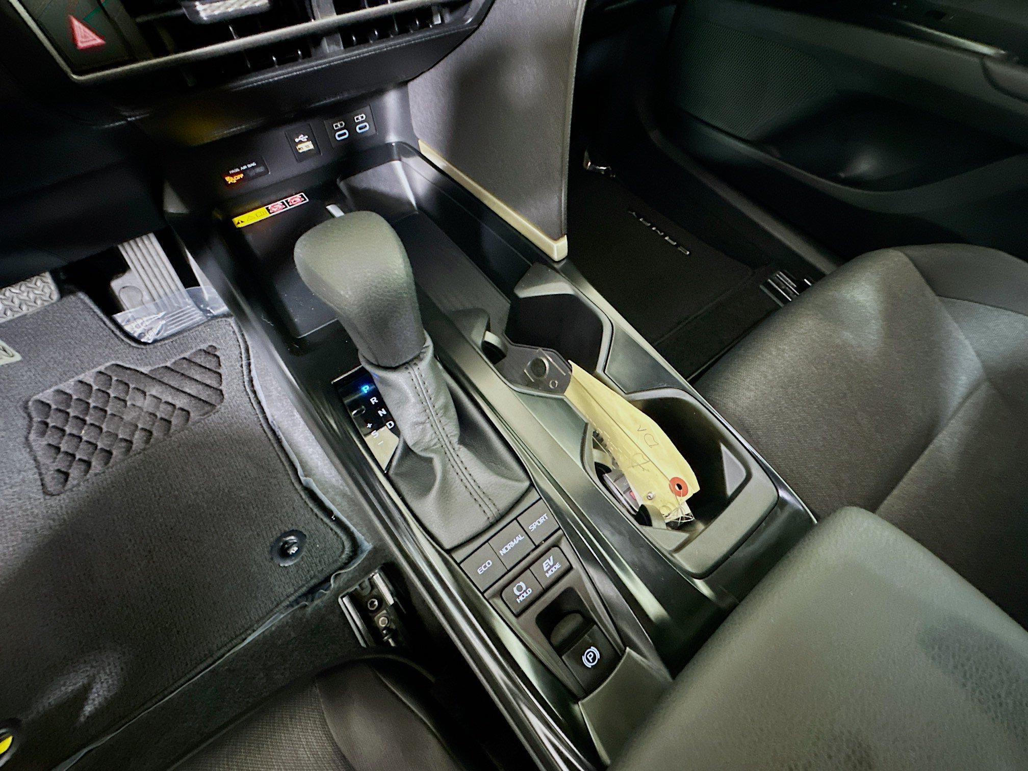Used 2025 Underground Toyota LE image 22