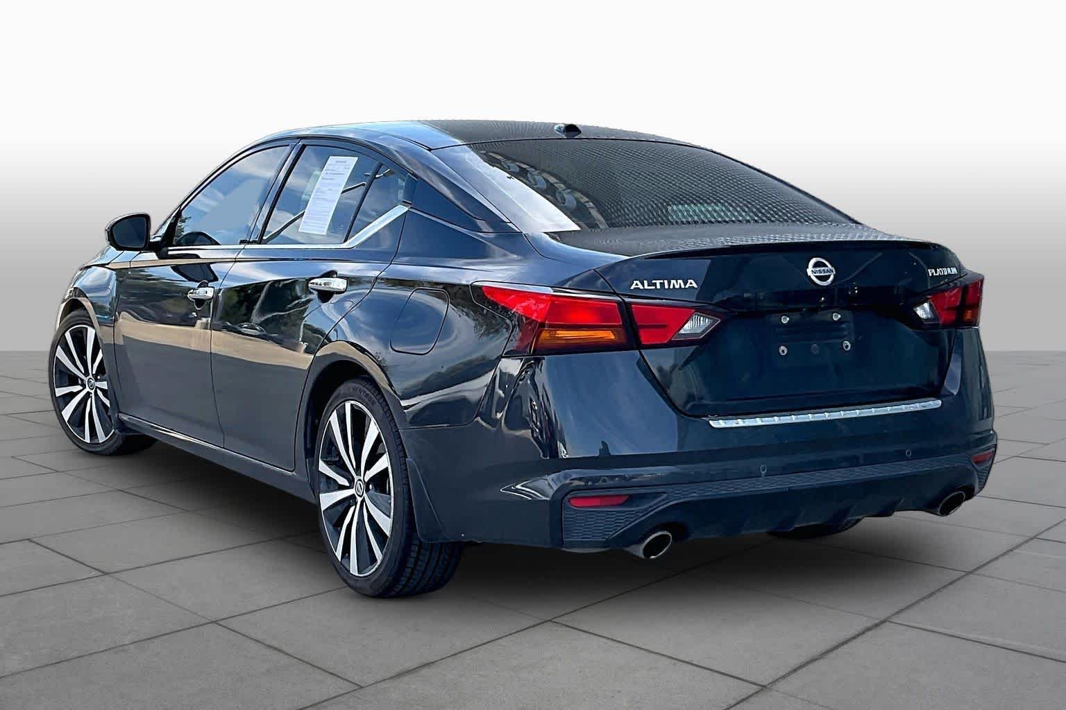 Used 2020 Super Black Nissan 2.5 Platinum image 12