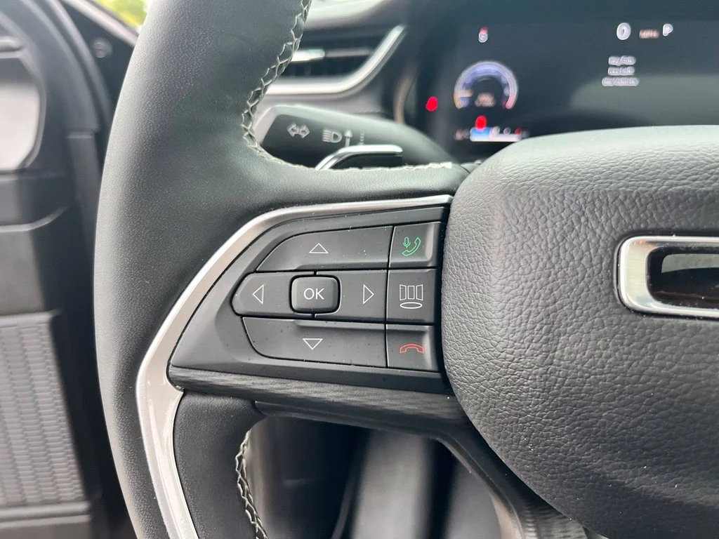 Used 2025 Black Jeep Altitude X image 24