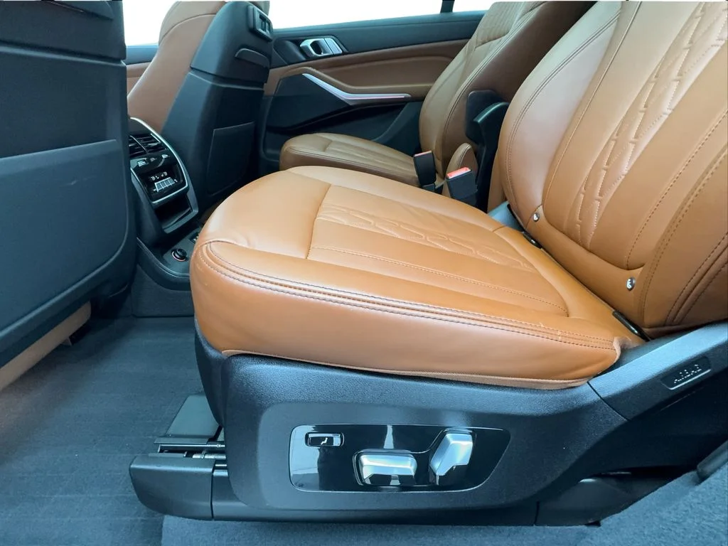 Used 2022 Green BMW xDrive40i image 27