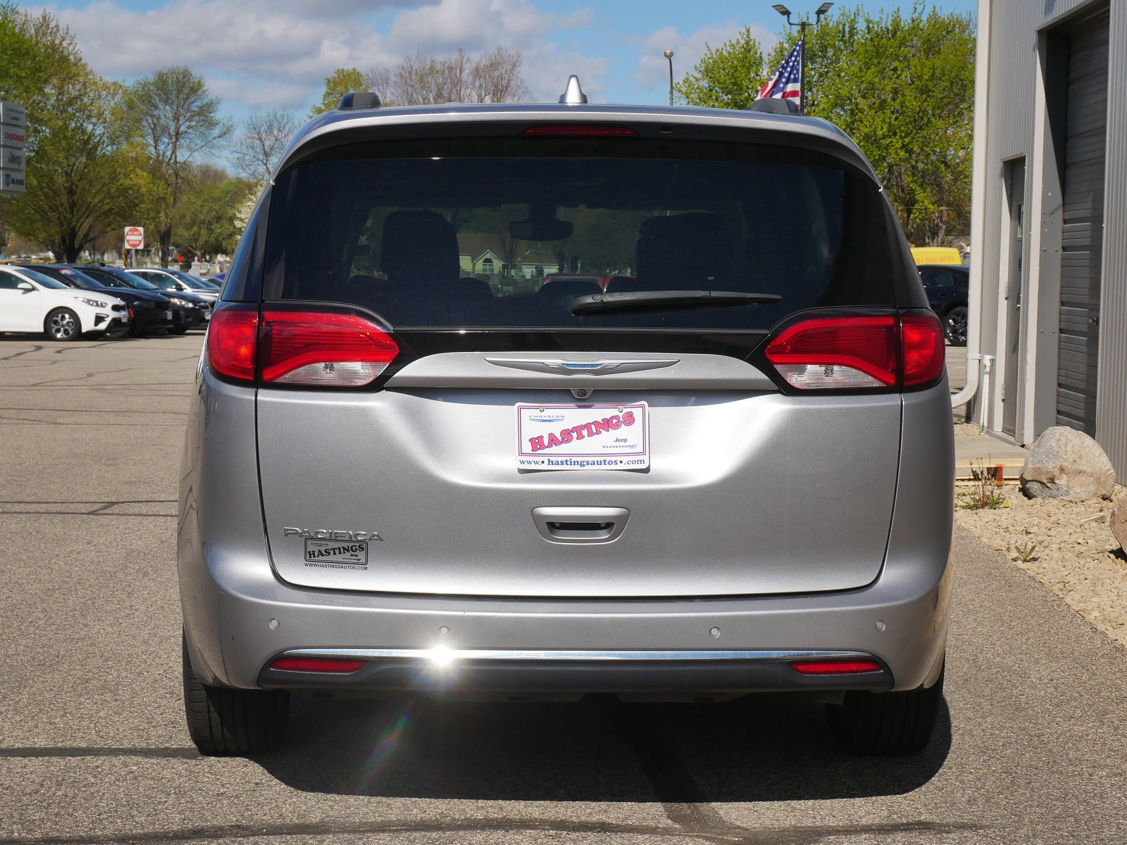 Used 2017 Billet Silver Metallic Clearcoat Chrysler Touring-L image 4