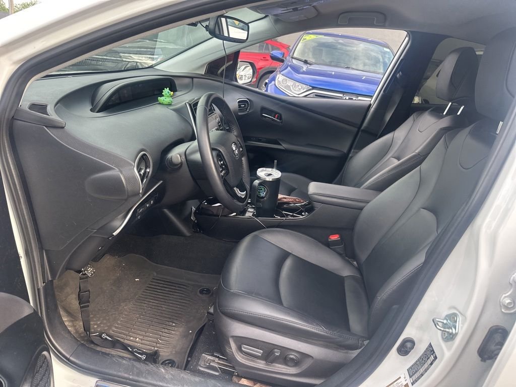 Used 2022 Beige Toyota XLE image 12