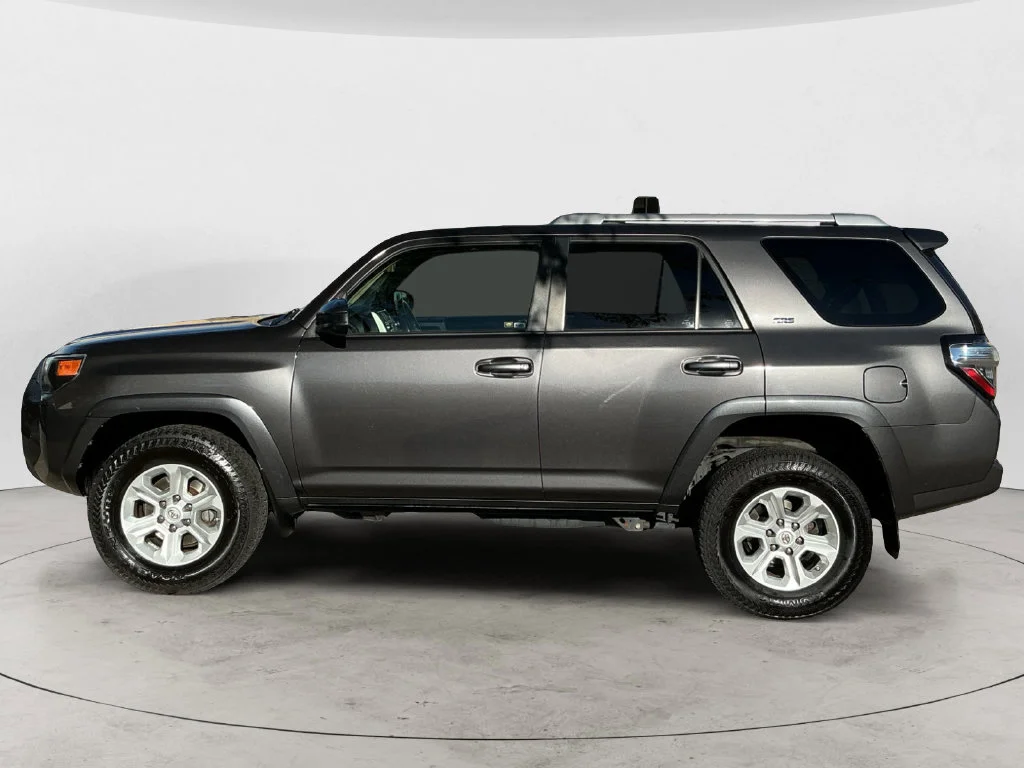 Used 2015 Gray Toyota SR5 image 12