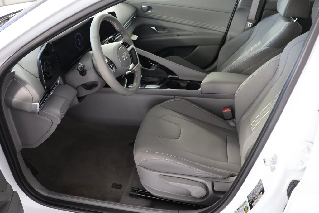 Certified Used 2025 White Hyundai SEL Convenience image 20