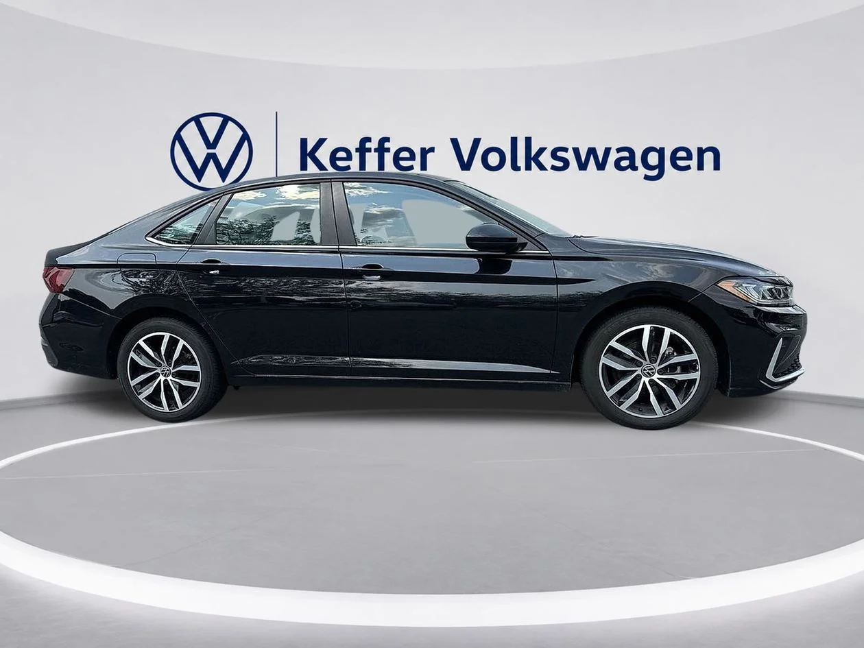 Used 2025 Black Volkswagen 1.5T SE image 6