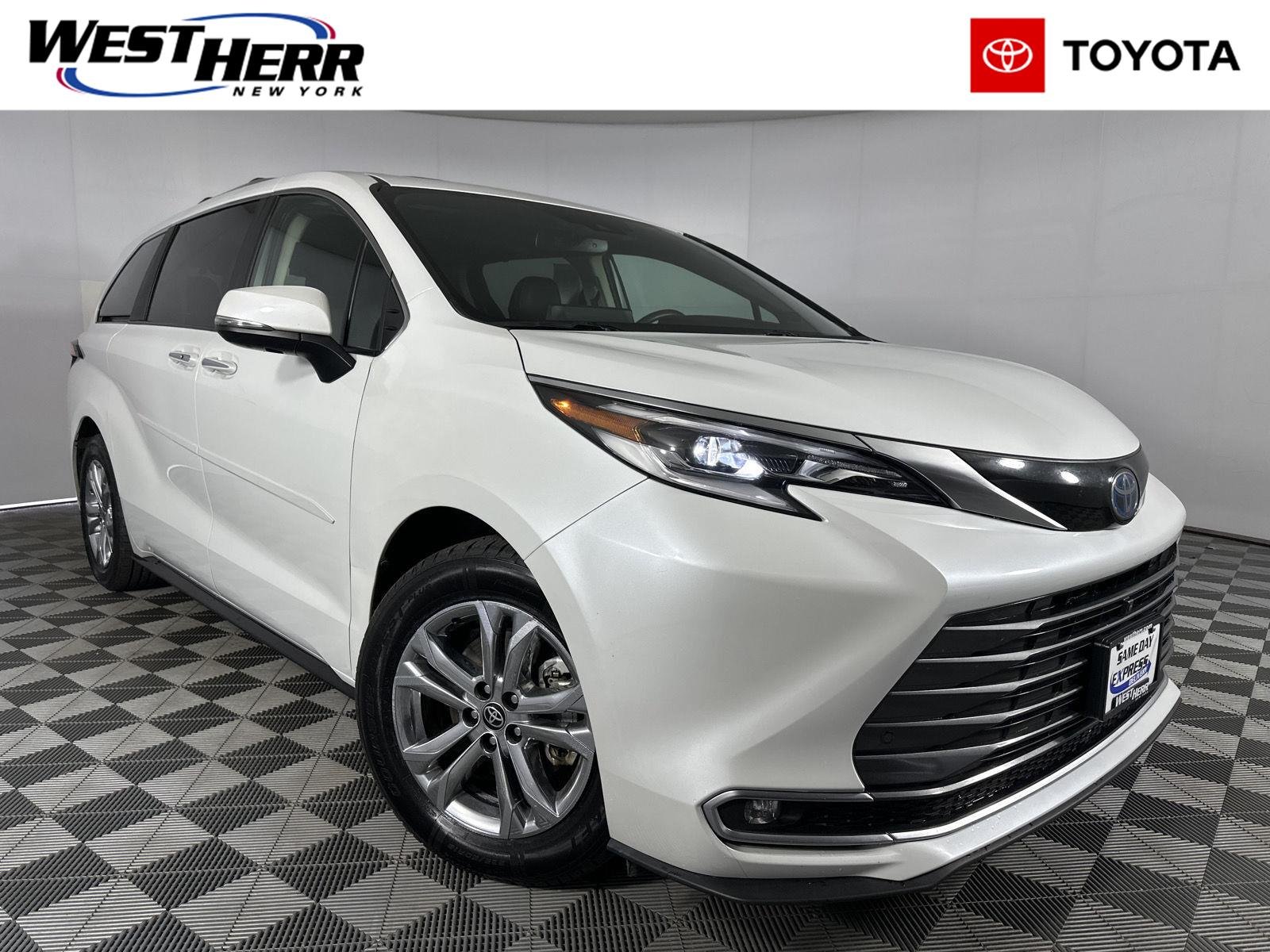 Used 2022 Windchill Pearl Toyota Platinum 7-Passenger image 1