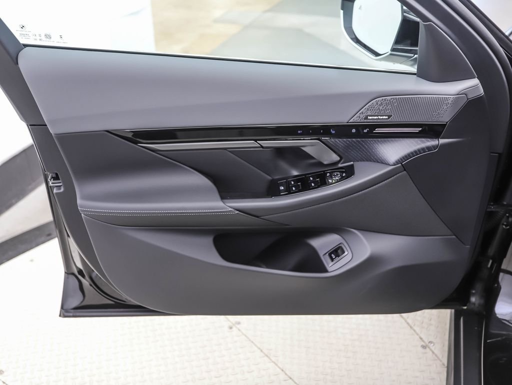 2026 BMW 5 Series 530i - Photo 9