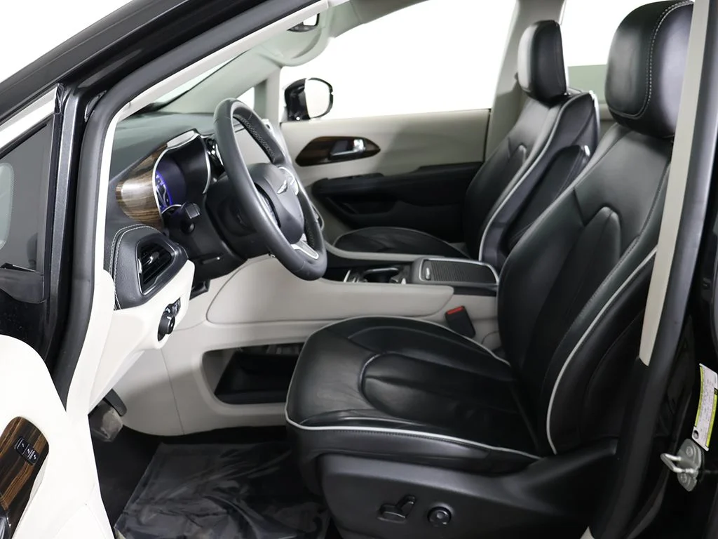 Used 2023 Black Chrysler Limited image 32