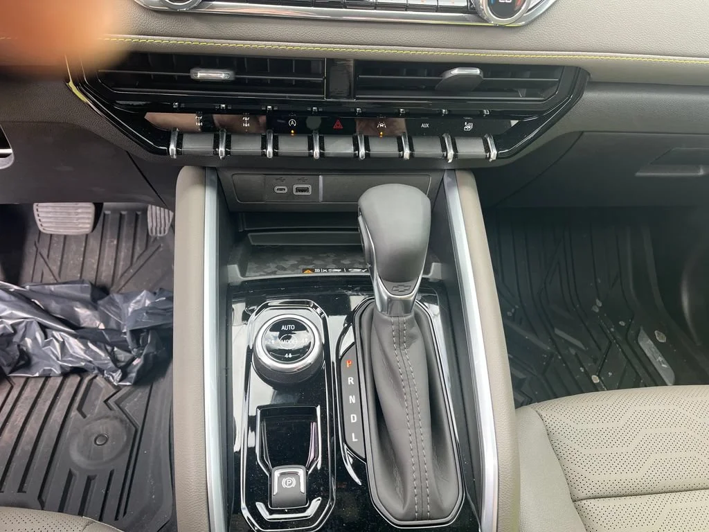 2025 Chevrolet Colorado ZR2 - Photo 10