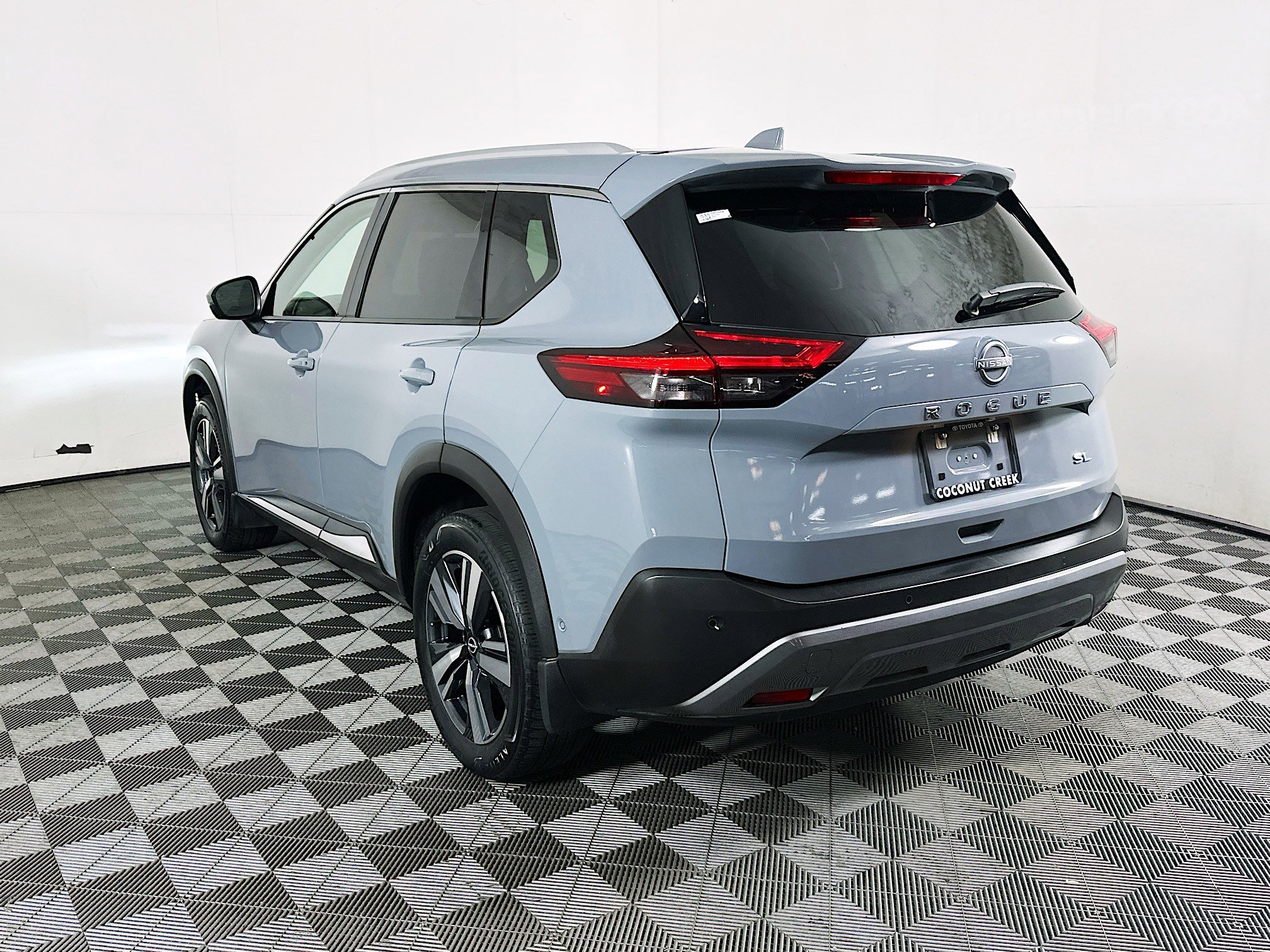 2023 Nissan Rogue thumbnail 7