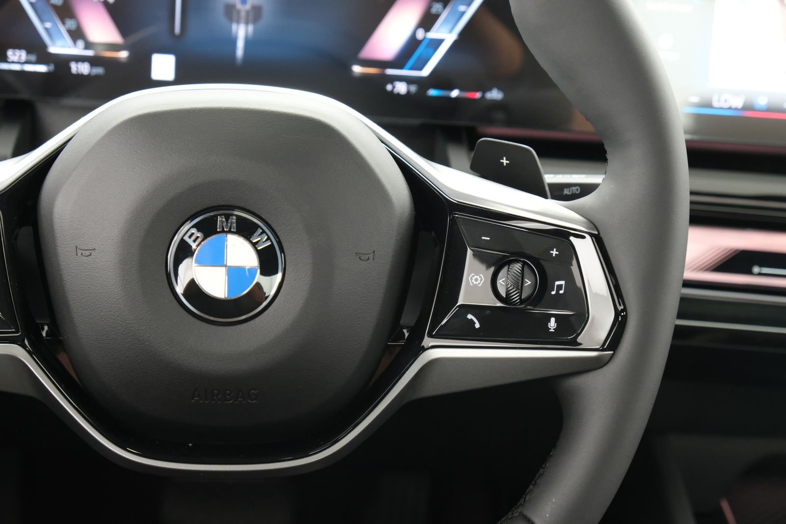 New 2027 Oxide Grey Metallic BMW 530i xDrive image 14