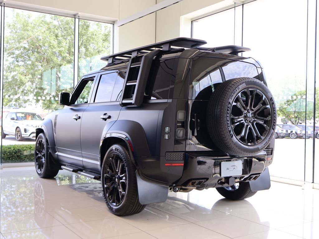 New 2026 Narvik Black Land Rover OCTA Black image 5