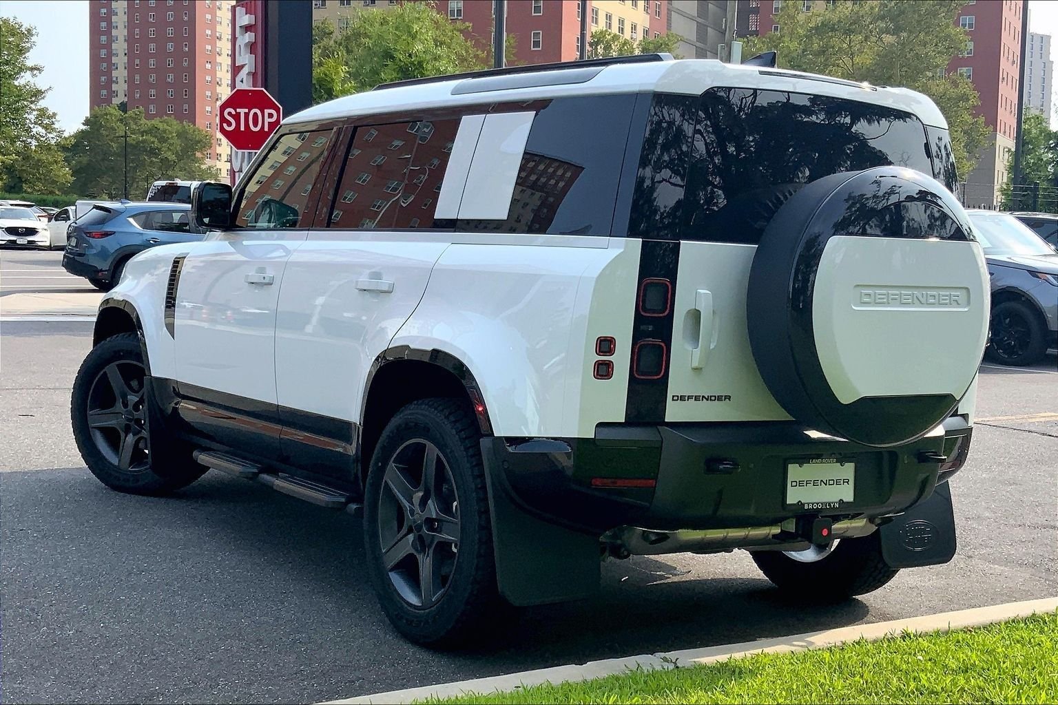 New 2026 Fuji White Land Rover X-Dynamic SE image 12