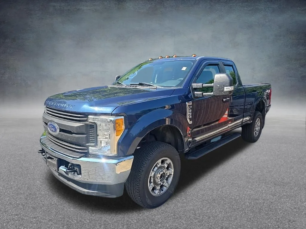 Used 2017 Blue Ford XL image 4