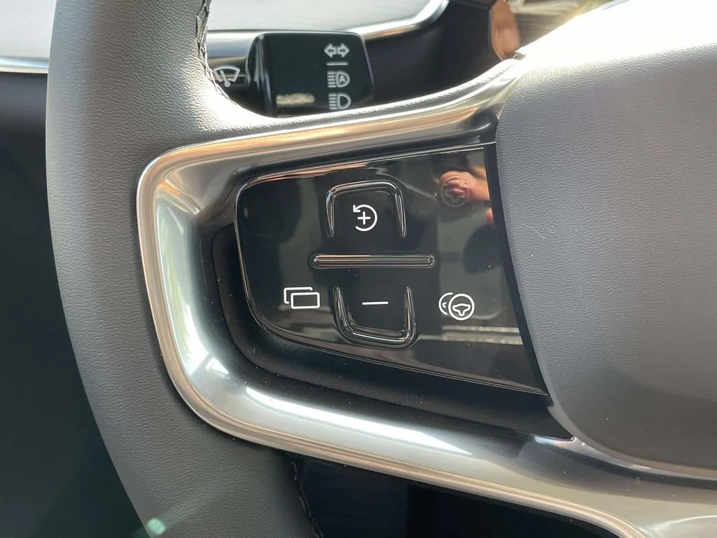 New 2026 Aurora Silver Volvo Ultra image 10